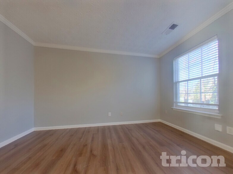 Building Photo - 878 Crestworth Crossing