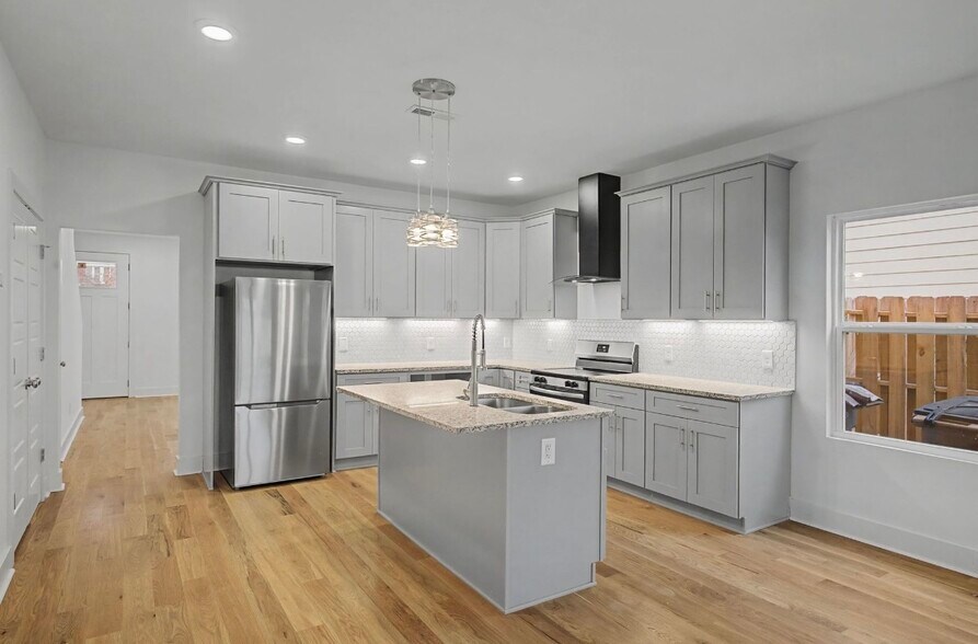 Building Photo - 2140 18th Ave N