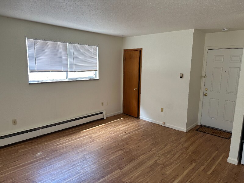 Building Photo - 926 James Ct