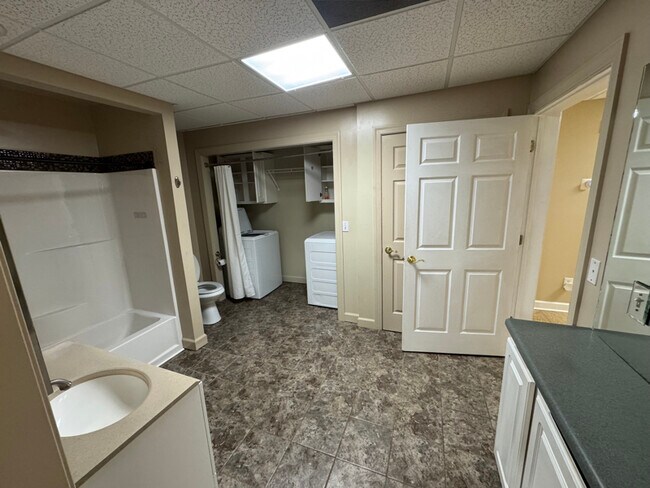 Building Photo - 691 Bear Creek Rd