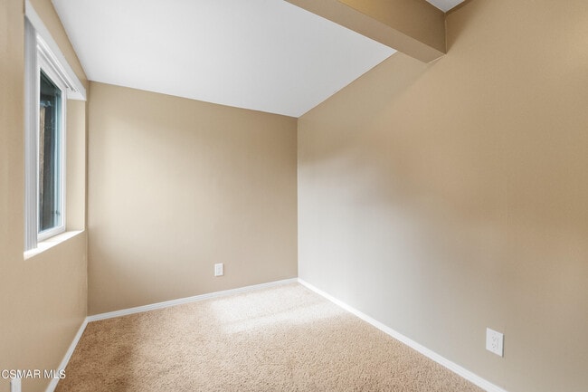 Building Photo - 2905 Foothill Dr