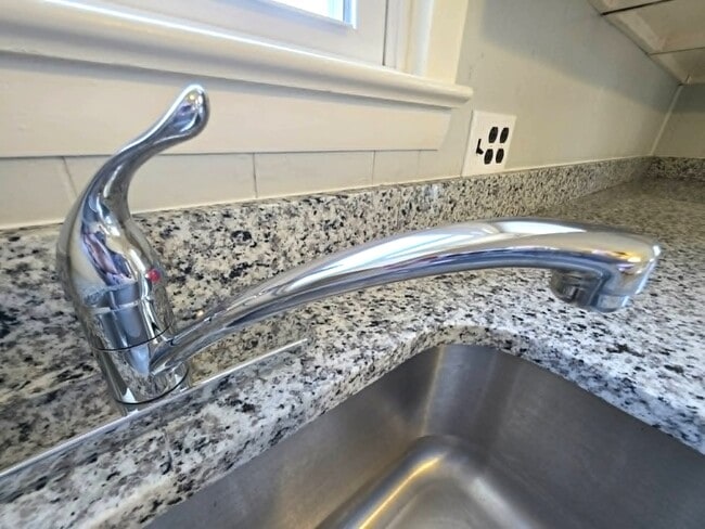 Building Photo - 406 Grove Pl