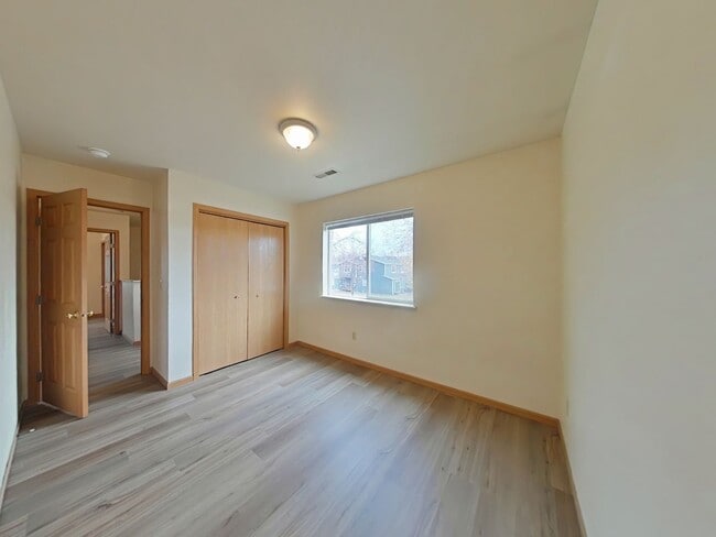 Building Photo - Beautiful 3 Bedroom 1.5 bath with attached...