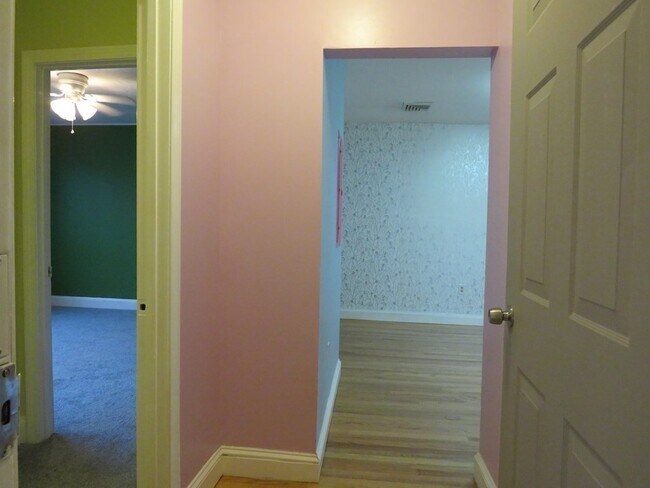 Building Photo - 715 Main St