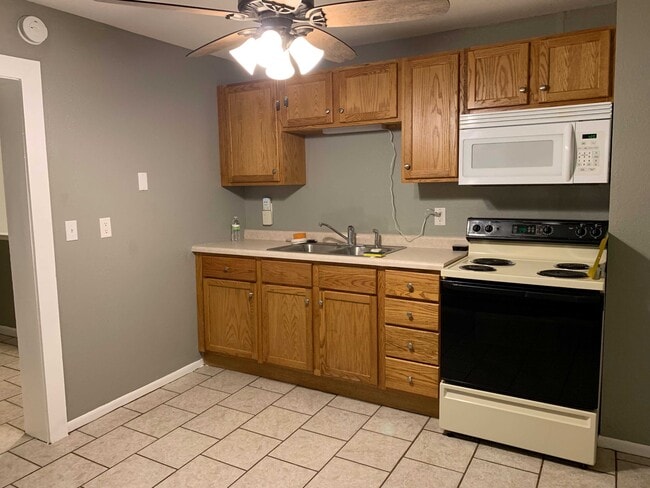 Building Photo - 603 #22nd St Apt 2