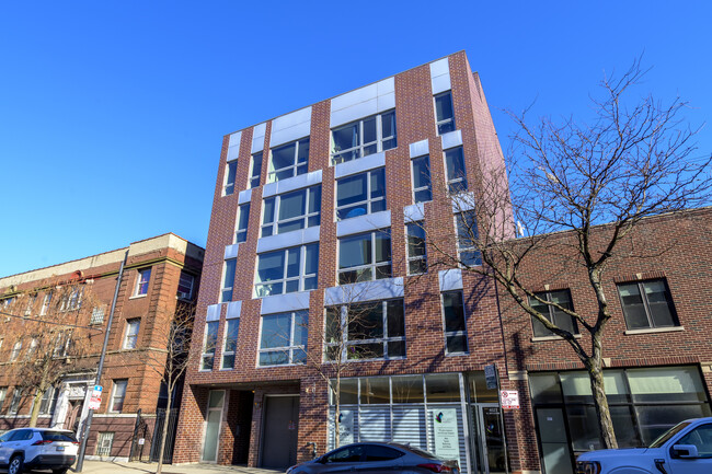Primary Photo - 4027 N Broadway