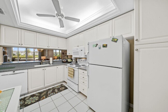 Building Photo - Fully Furnished 2BD/2BA Golf Course Condo – Seasonal Rental in Golfview, Fort Myers