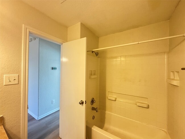 Building Photo - 7906 Emerald Oak Dr