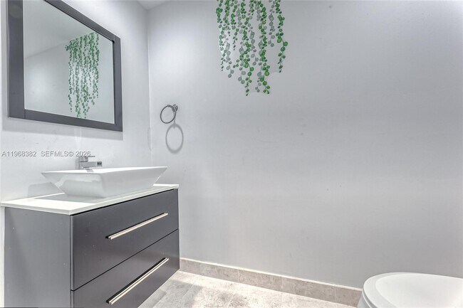 Building Photo - 3535 S Ocean Dr