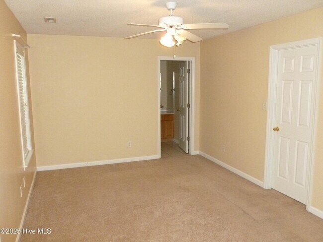 Building Photo - 302 Carlisle Ct