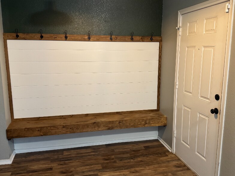 Building Photo - 1988 Helmoken Falls Dr