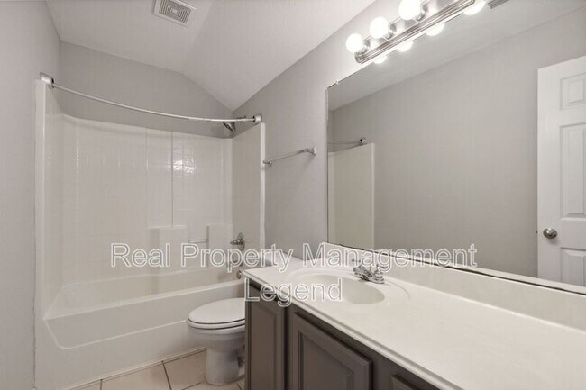 Building Photo - 5100 Brookside Dr