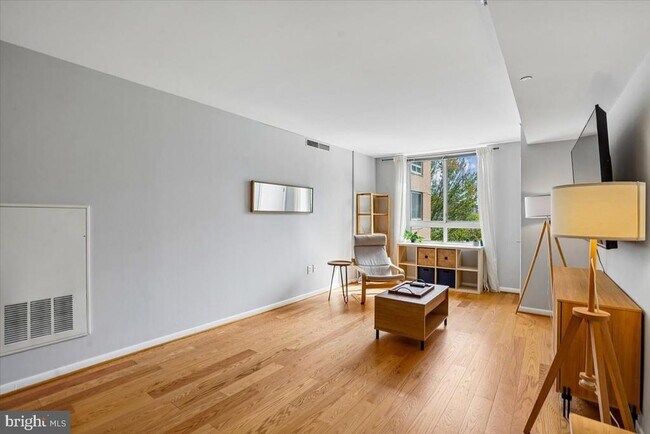 Building Photo - 350 G St SW