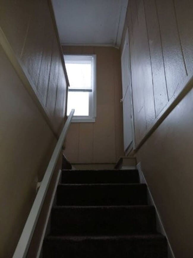 Building Photo - 12075 Rossiter- 3 BEDS & 1 BA FOR RENT!