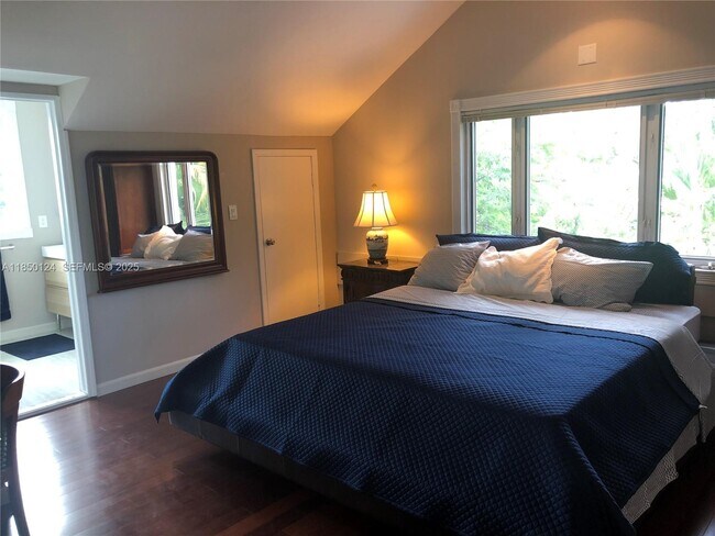 Building Photo - 1524 Argyle Dr