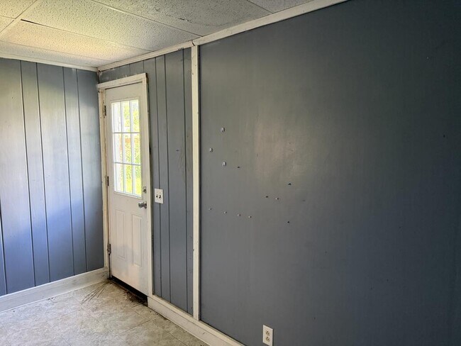Building Photo - 310 Spruce Ave