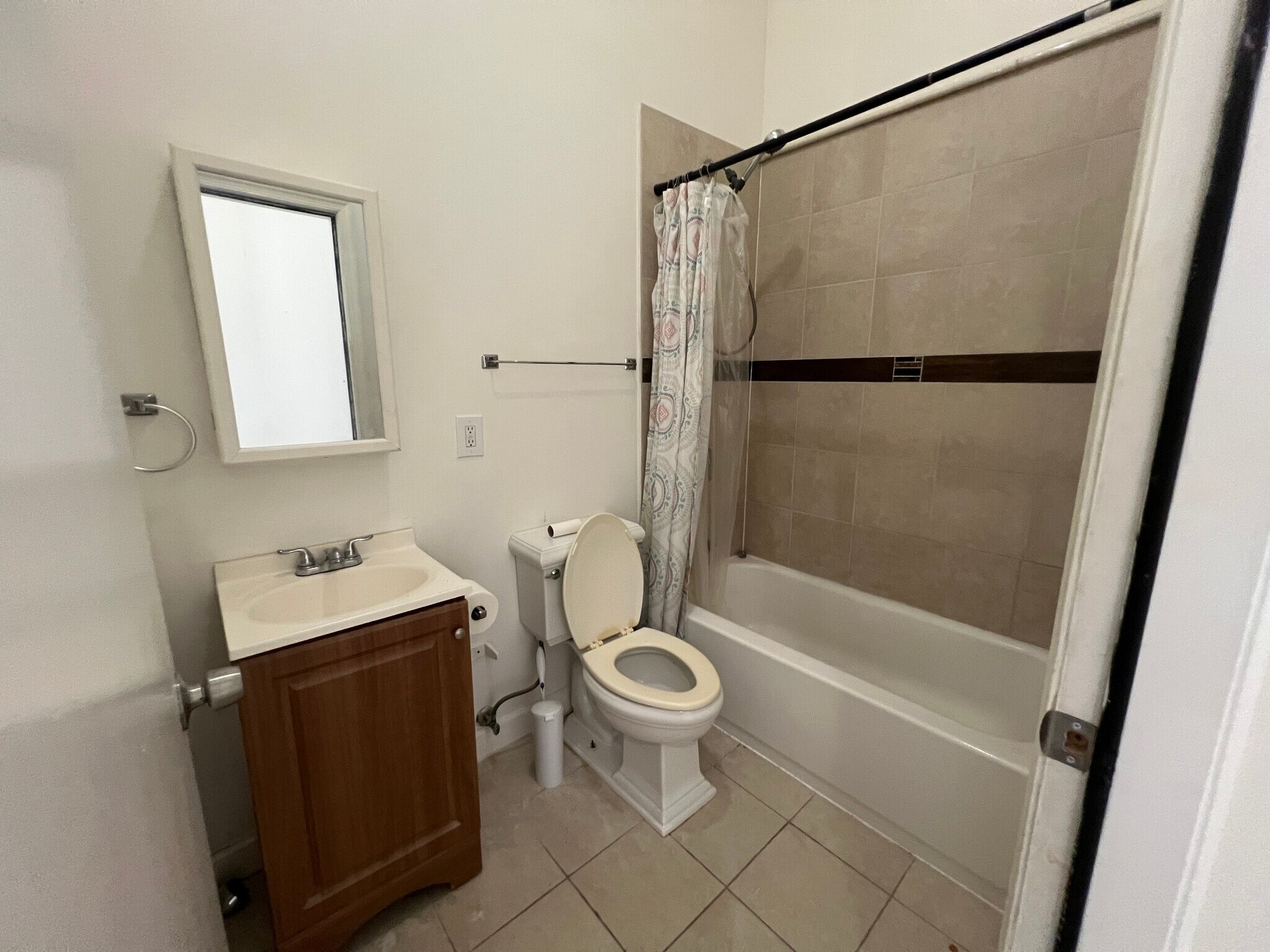 Building Photo - 310 W Main St