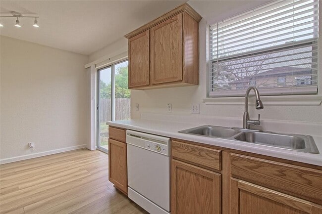 Building Photo - 313 Avalanche Ave