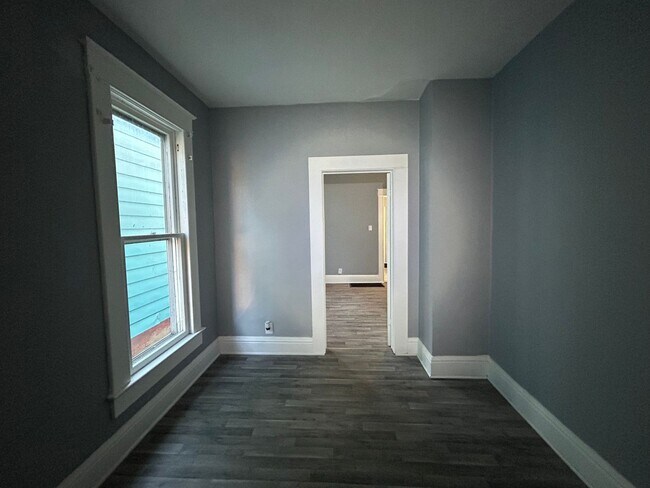 Building Photo - 323 Sherman St