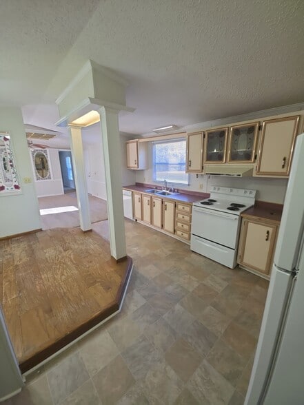 Building Photo - 2030 Wildwood Ct