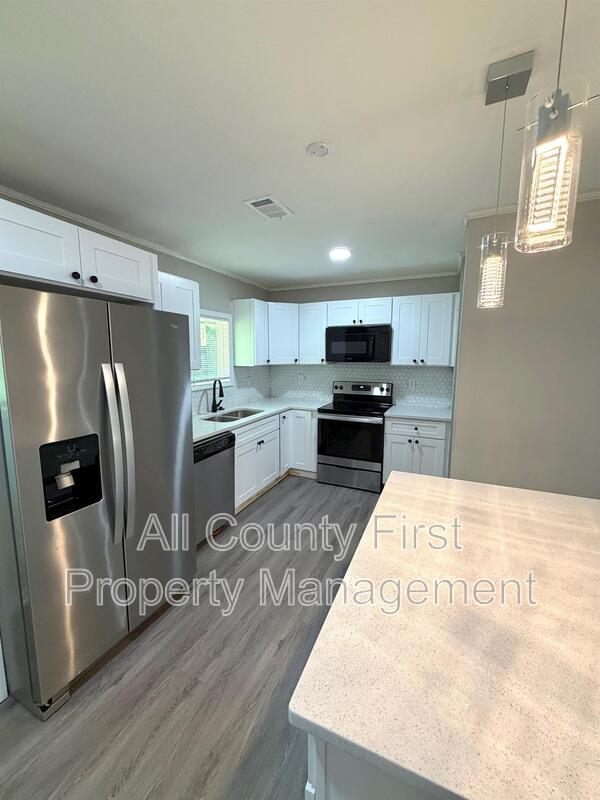 Building Photo - 2386 Cresta Dr