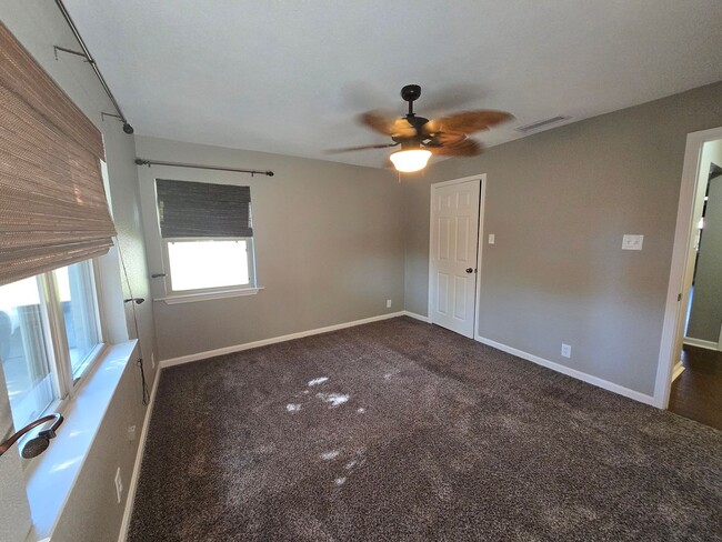 Building Photo - 3 Bedroom 2 Bath 2 Car Garage - Backs Up To A Nice Farm