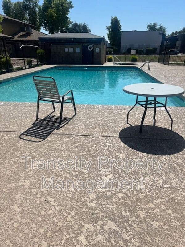 Building Photo - 286 W Palomino Dr
