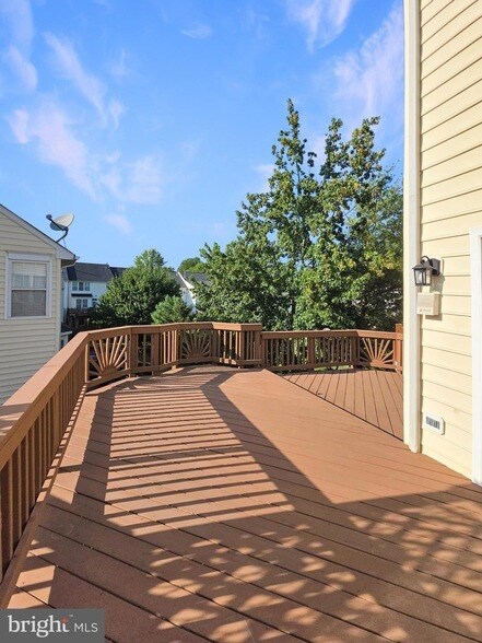 Building Photo - 9902 Woodview Dr