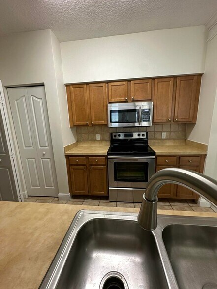Building Photo - 9873 Baywinds Dr