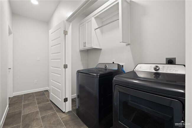 Building Photo - 1704 W Violet Dr