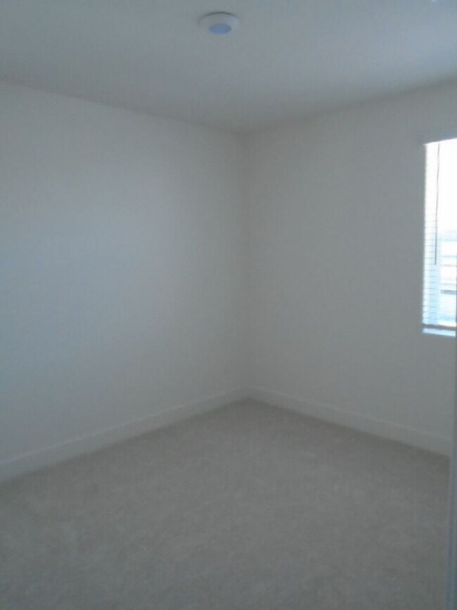 Building Photo - NEWER HOME IN LINCOLN OFF TWELVE BRIDGES!!