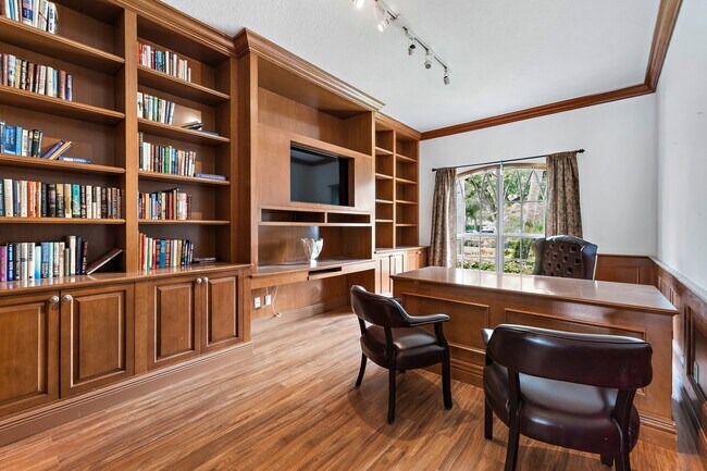 Building Photo - 702 Maritime Way