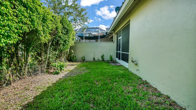 Building Photo - 5611 NW 118th Dr