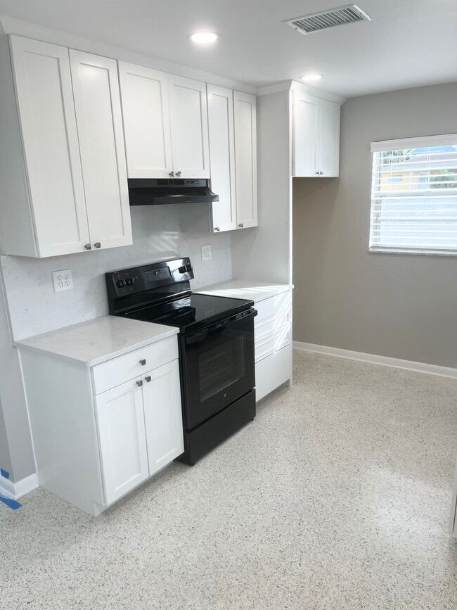 Building Photo - 1835 Biscayne Dr