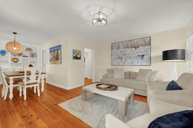 Building Photo - Furnished Off-Season 3bd/2ba Coastal Retreat with Screened Porch & Private Parking