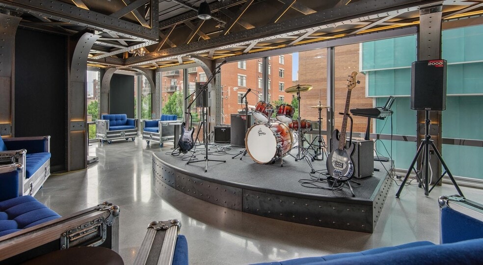 Building Photo - 942 W Huron St