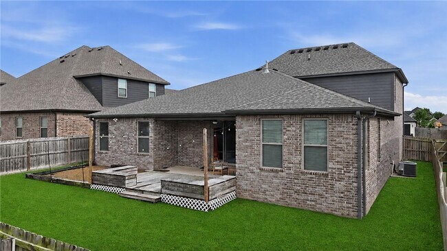 Building Photo - 4200 SW Acres Ave