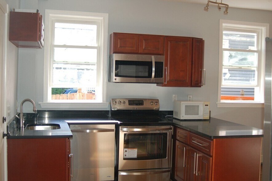 Building Photo - 330 Western Ave