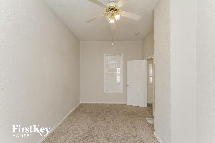 Building Photo - 515 Columbia St