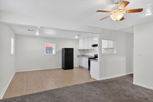 Building Photo - 1548 W 5th St