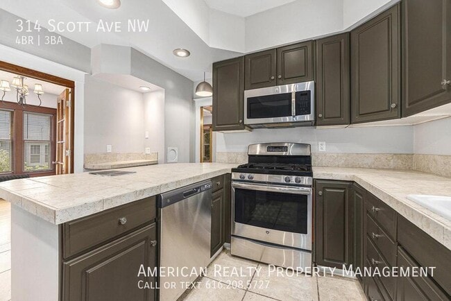 Building Photo - 314 Scott Ave NW