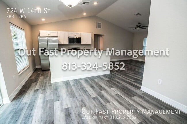 Building Photo - 724 W 14th St