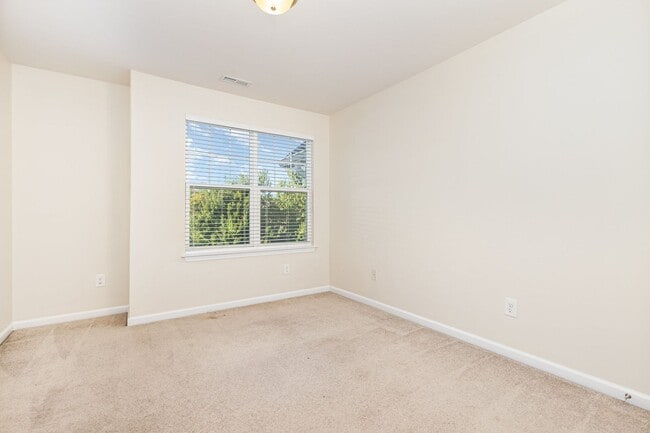 Building Photo - Glenwood North Townes