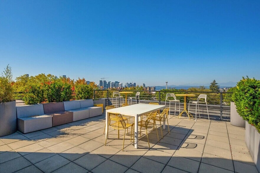 Building Photo - 750 11th Ave E