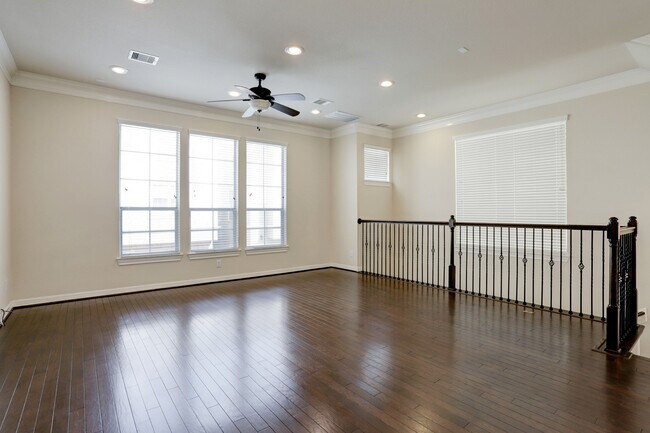 Building Photo - 10718 Clearview Villa Pl