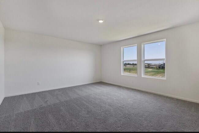 Building Photo - 27235 Blue Pool Dr