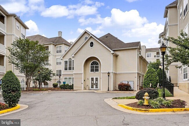 Building Photo - 4561 Strutfield Ln