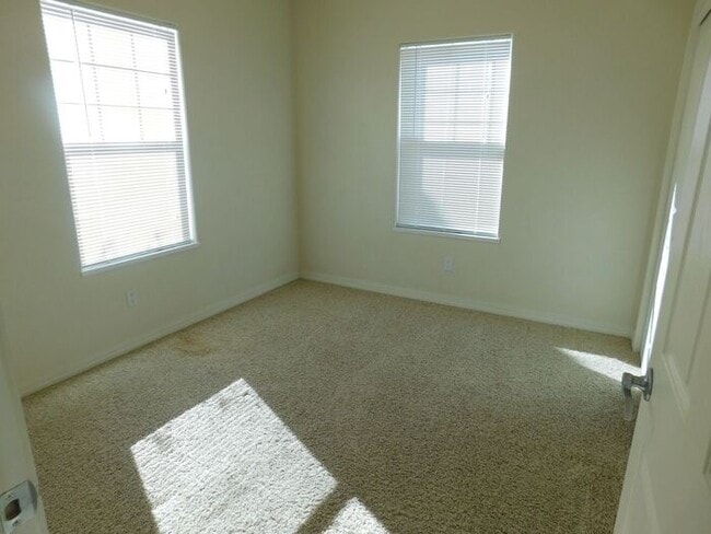 Building Photo - Spacious 3-Bedroom, 2-Bath Home