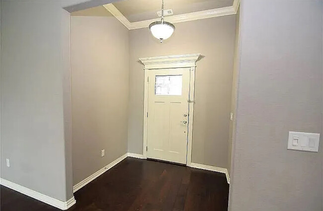 Building Photo - 2901 SW Briar Creek Ave