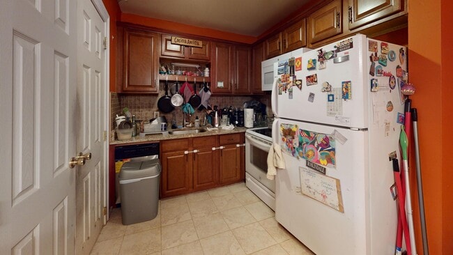 Primary Photo - 8 Kittredge St
